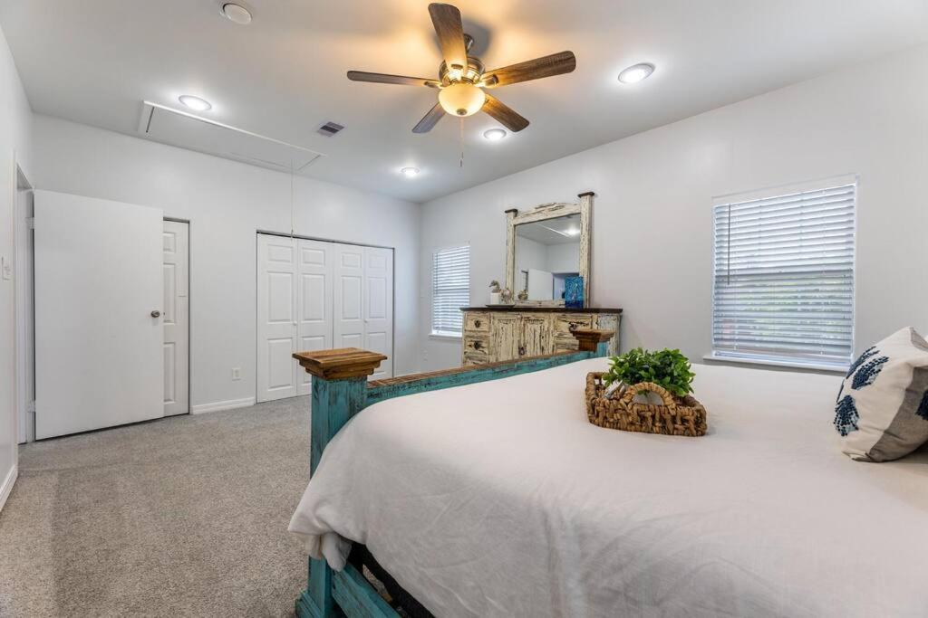 5/3 With A Heated Pool 2 Min From Beach, Updated Galveston Exterior photo
