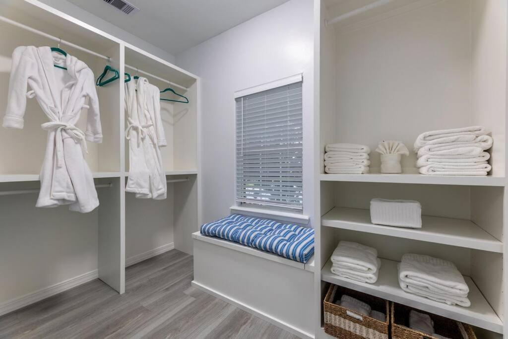 5/3 With A Heated Pool 2 Min From Beach, Updated Galveston Exterior photo