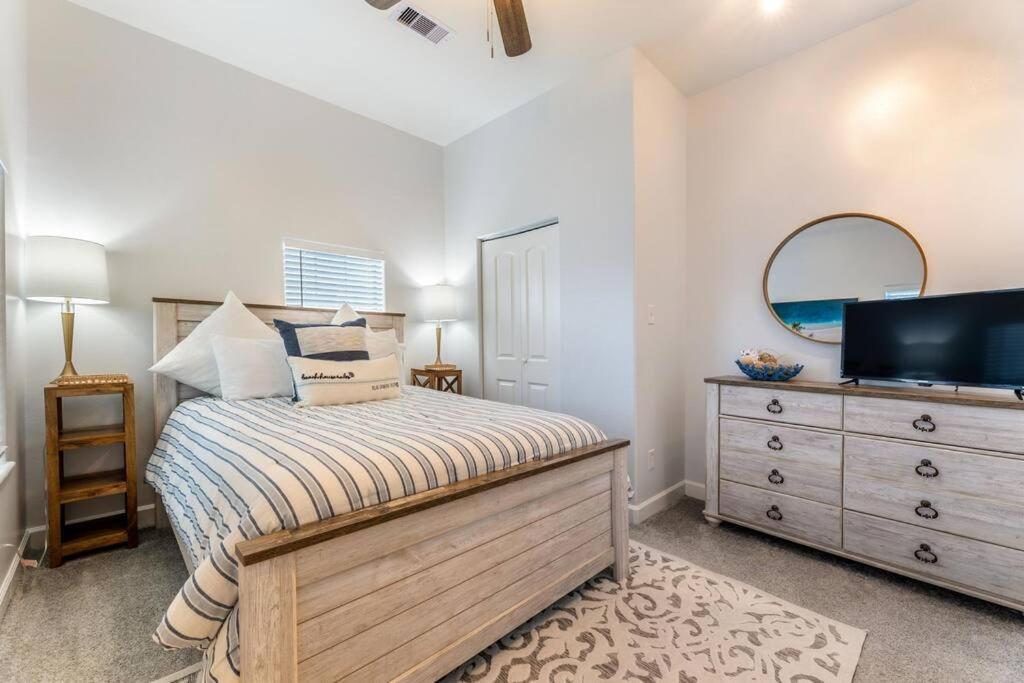 5/3 With A Heated Pool 2 Min From Beach, Updated Galveston Exterior photo