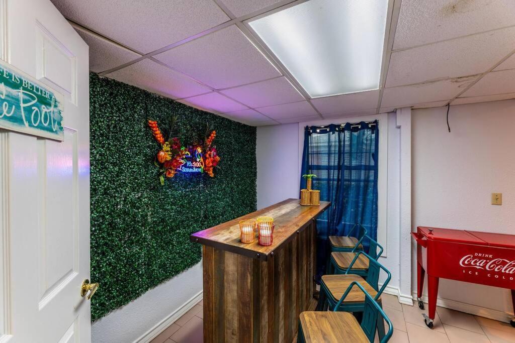 5/3 With A Heated Pool 2 Min From Beach, Updated Galveston Exterior photo