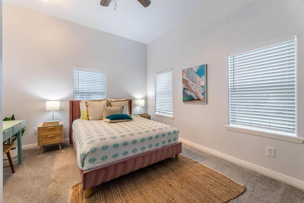 5/3 With A Heated Pool 2 Min From Beach, Updated Galveston Exterior photo