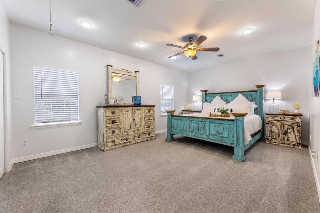 5/3 With A Heated Pool 2 Min From Beach, Updated Galveston Exterior photo