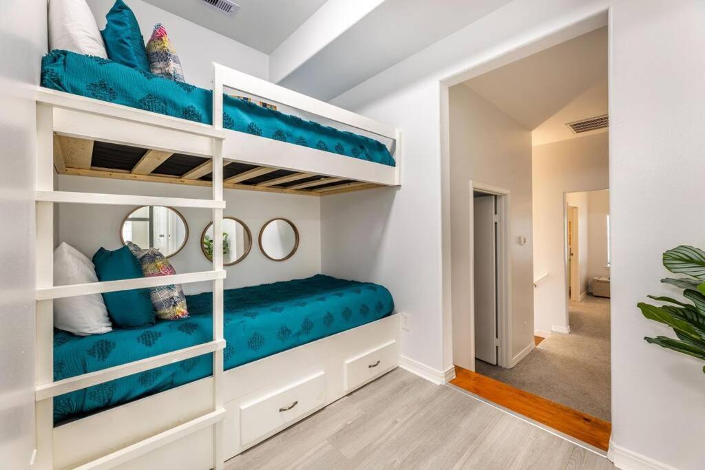 5/3 With A Heated Pool 2 Min From Beach, Updated Galveston Exterior photo