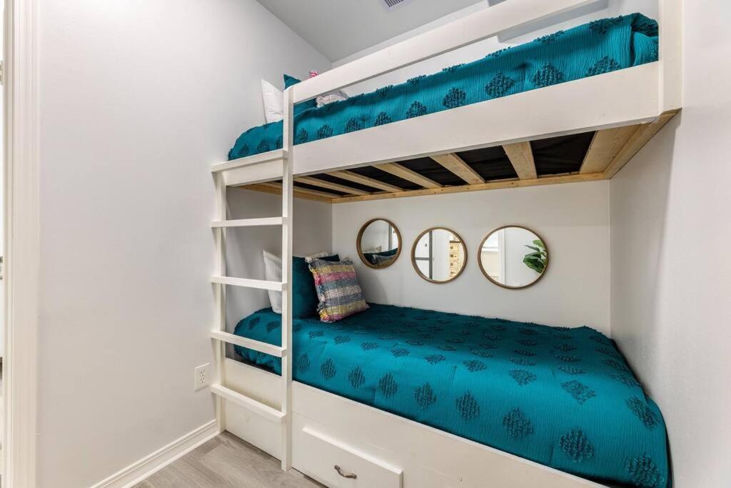 5/3 With A Heated Pool 2 Min From Beach, Updated Galveston Exterior photo