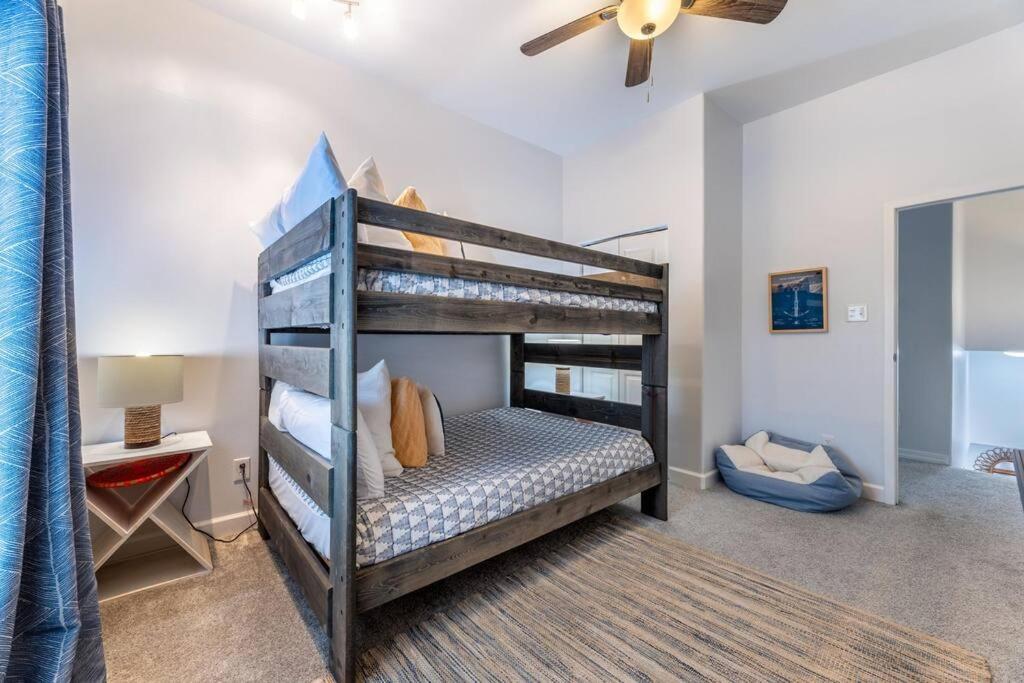 5/3 With A Heated Pool 2 Min From Beach, Updated Galveston Exterior photo