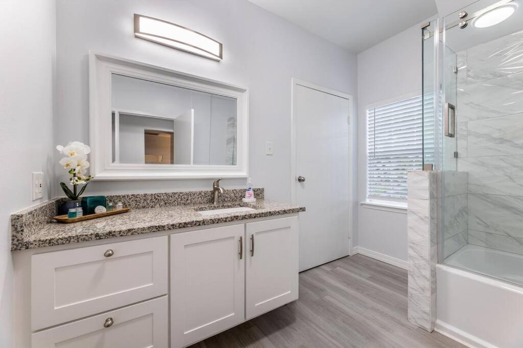 5/3 With A Heated Pool 2 Min From Beach, Updated Galveston Exterior photo