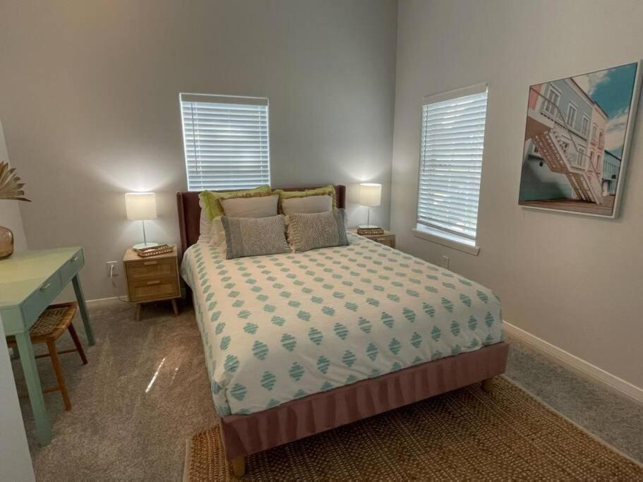 5/3 With A Heated Pool 2 Min From Beach, Updated Galveston Exterior photo