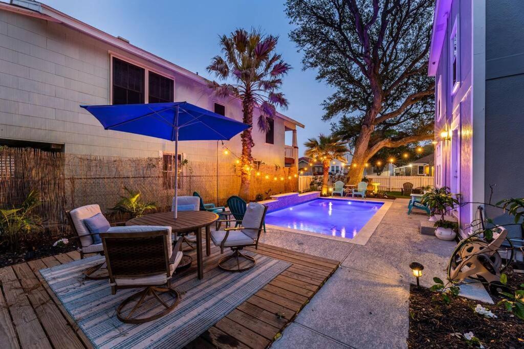 5/3 With A Heated Pool 2 Min From Beach, Updated Galveston Exterior photo